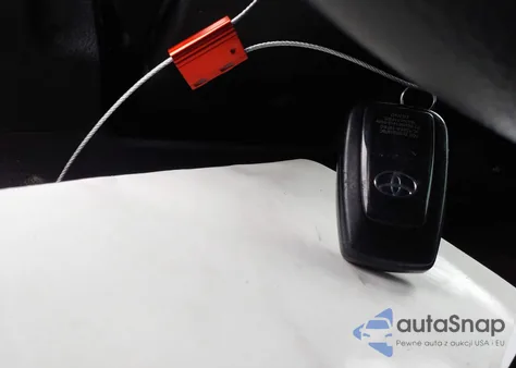 2020 Toyota Camry Le z USA, uszkodzony, nr VIN 4T1L11AK3LU326500